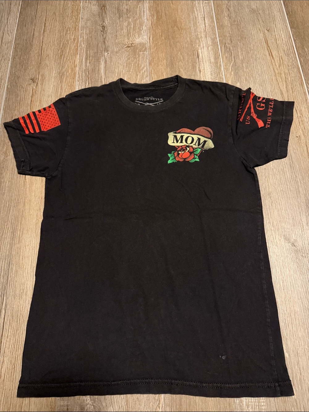 Grunt Style Black Short-Sleeve Tee with MOM Heart & Rose Chest Graphic